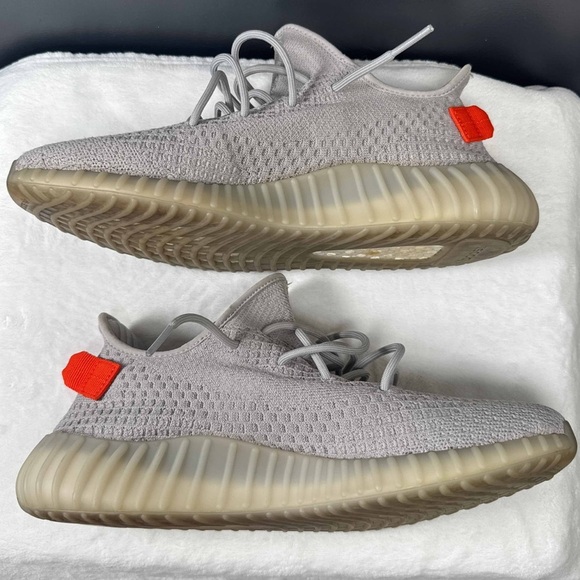 Yeezy Boost 350 V2 “Tail Light” – Men’s Size 12 | W/ Original Box - Picture 3 of 10